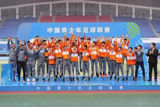 马岚不屑的说道：你直接把车钥匙拿出来就行了，哪来那么多废话。